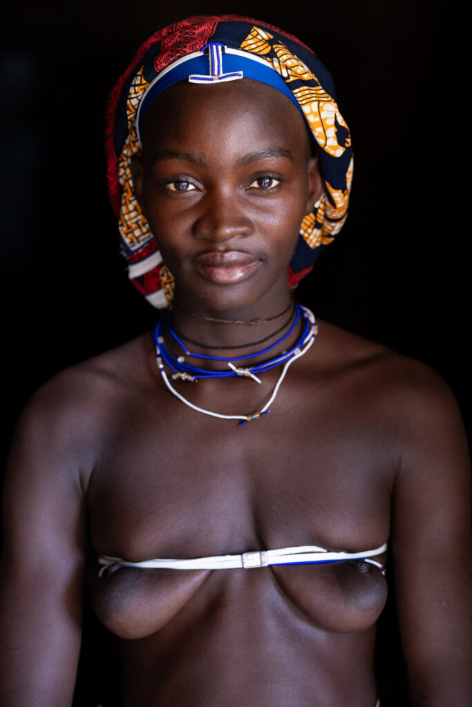 Portrait of a woman of the Ovakuvale people. She wears a string around her breast called ‘Oyonduthi’, which is used as beautification and like a bra in her culture (image by Ingrid Koedood)