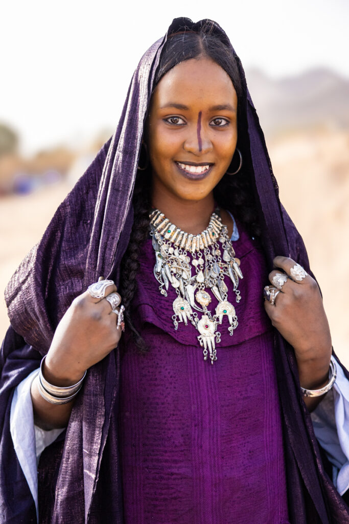 Tuareg woman, her face made up with traditional ochre and indigo, attends Sebiba wearing beautiful silver jewellery that is the trademark of Tuareg artisans (image by Ingrid Koedood)