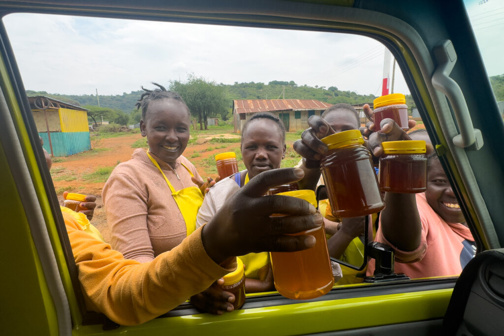 Kalanjin women selling honey in western Kenya (image by Inger Vandyke)